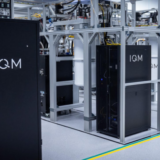 IQM Quantum Computers、フルスタック量子コンピュータ30台の生産で重要なマイルストーンを達成