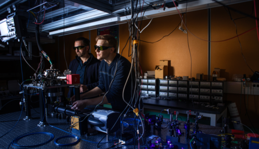 UMass AmherstとUCSB、小型量子システム向けフォトニックチップ技術を実証