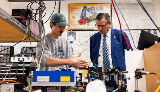 ブリッジウォーター州立大学、学部生向け量子ラボ拡充のため38万ドル（約5,700万円相当）のマステック助成金を獲得