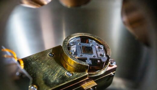 Fermilab SQMSセンター、超伝導トランズモンにおける量子ビット性能ばらつきの微視的な起源を特定
